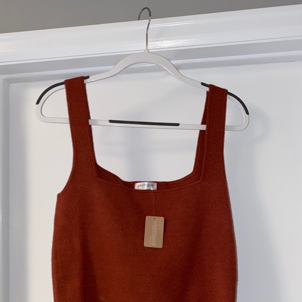 Vestique squared away tank with tags attached